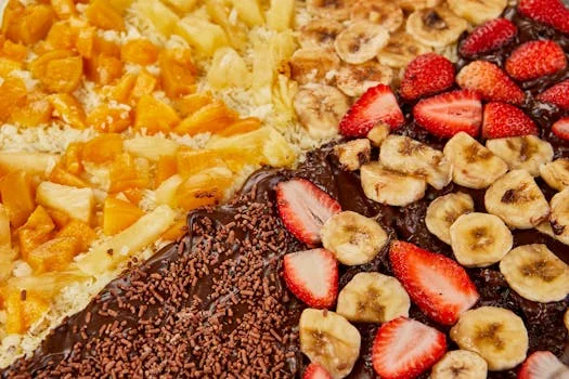 chocolate dessert pizza with strawberries